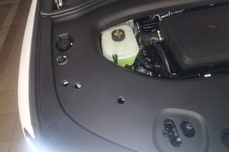 Used Hima AITO M8 2025 Extended-Range Max Version 37 kWh 5-Seater Engine Bay Right