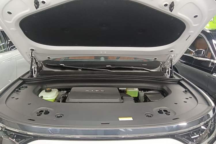 Used Hima AITO M8 2025 Extended-Range Ultra Version 53.4 kWh 5-Seater Edition Engine Bay