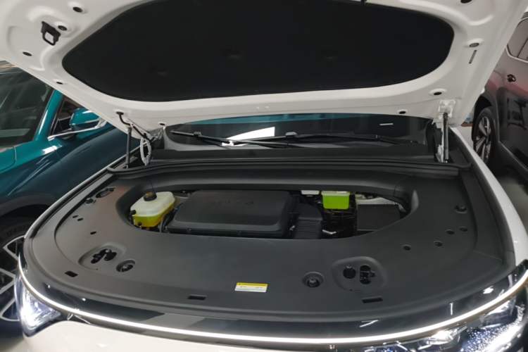 Used Hima AITO M8 2025 Extended-Range Max+ Version 53.4 kWh 6-Seater Edition Engine Bay