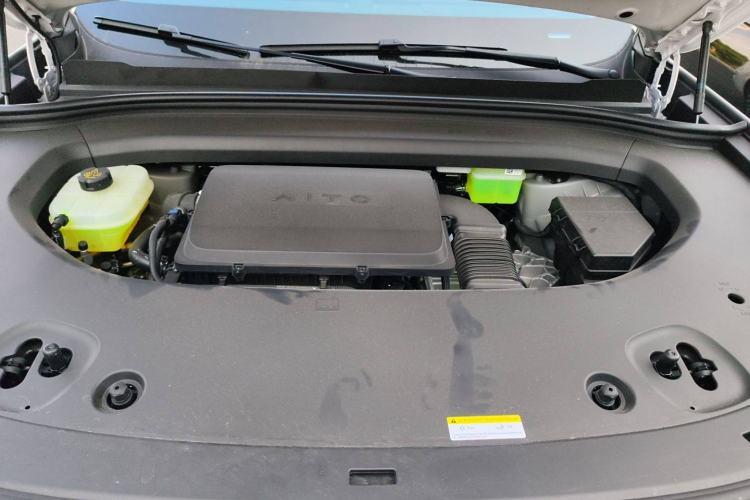 Used Hima AITO M8  Engine Bay