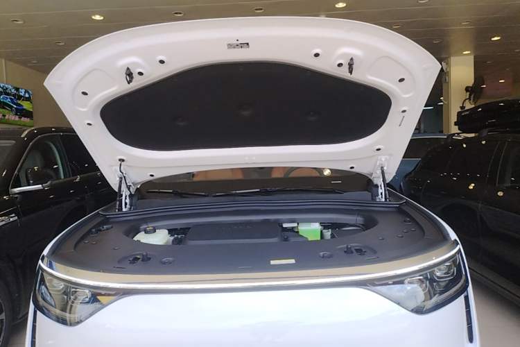Used Hima AITO M8 2025 Extended-Range Max+ Version 53.4 kWh 6-Seater Edition Engine Bay