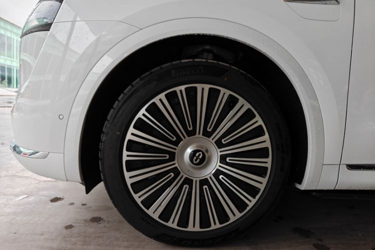 Used Hima AITO M8 2025 Extended-Range Ultra Version 53.4 kWh 6-Seater Edition Exterior 1