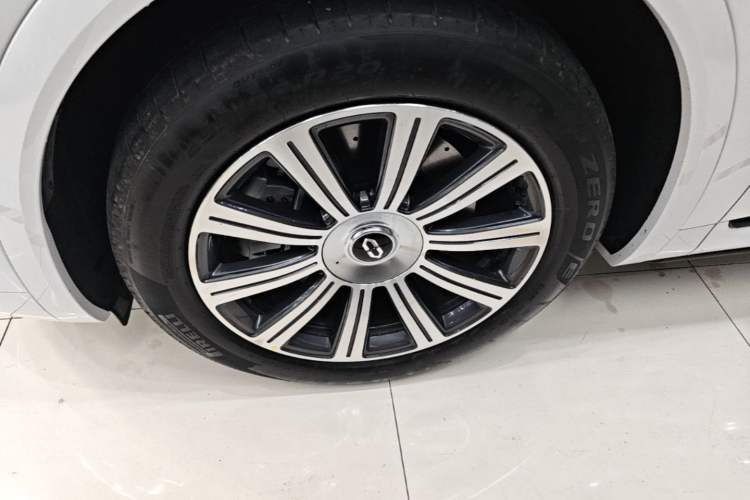 Used Hima AITO M8 2025 Extended-Range Max+ Version 53.4 kWh 5-Seater Edition Exterior 2