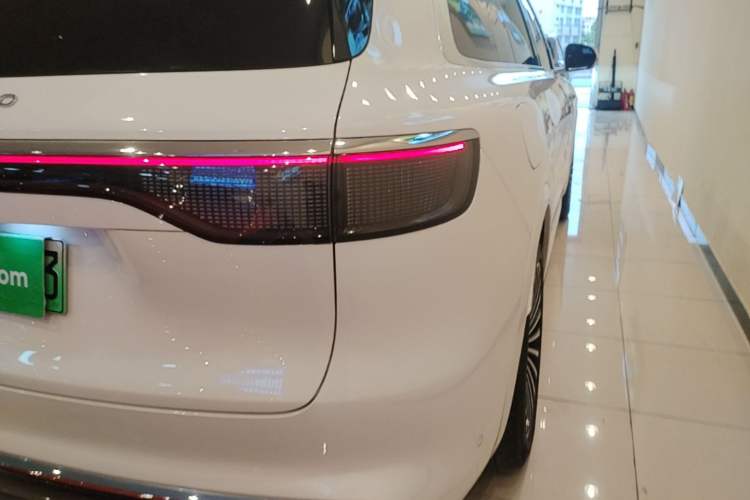 Used Hima AITO M8 2025 Extended-Range Max+ Version 53.4 kWh 6-Seater Edition Exterior 3