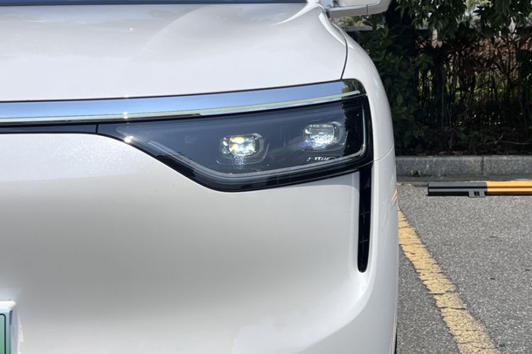 Used Hima AITO M8 2025 Extended-Range Max+ Version 53.4 kWh 5-Seater Edition Exterior 3