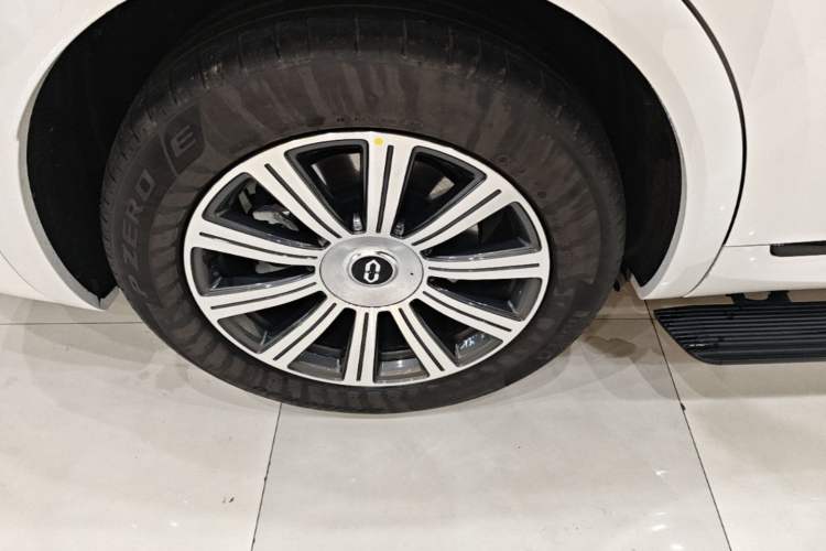 Used Hima AITO M8 2025 Extended-Range Max+ Version 53.4 kWh 5-Seater Edition Exterior 3