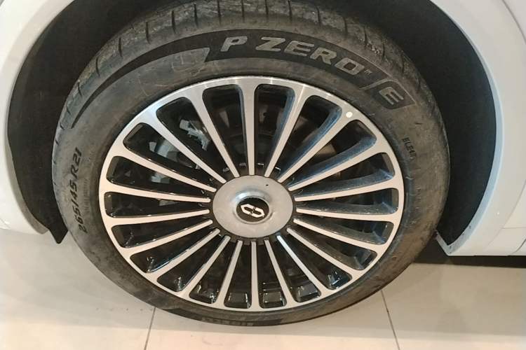 Used Hima AITO M8 2025 Extended-Range Max+ Version 53.4 kWh 6-Seater Edition Exterior 4