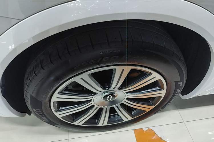 Used Hima AITO M8 2025 Extended-Range Max Version 37 kWh 5-Seater Exterior 4