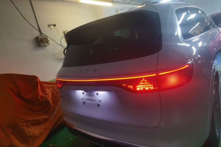 Used Hima AITO M8 2025 Extended-Range Max+ Version 53.4 kWh 6-Seater Edition Exterior 4