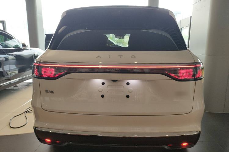 Used Hima AITO M8 2025 Extended-Range Max+ Version 53.4 kWh 6-Seater Edition Exterior 4