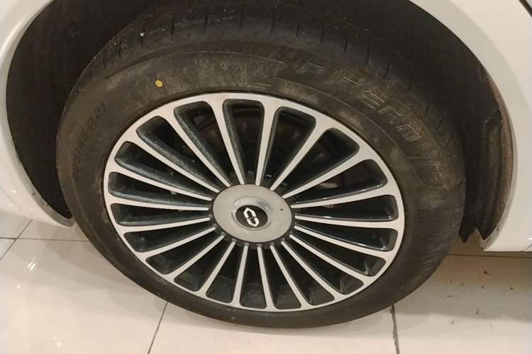 Used Hima AITO M8 2025 Extended-Range Max+ Version 53.4 kWh 6-Seater Edition Exterior 5