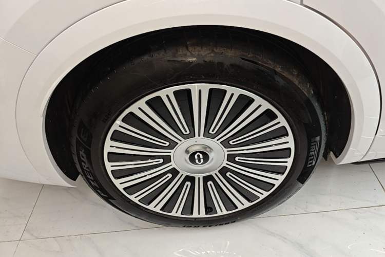 Used Hima AITO M8 2025 Extended-Range Ultra Version 53.4 kWh 5-Seater Edition Exterior 5