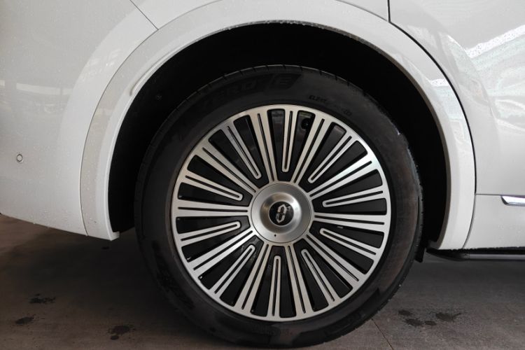 Used Hima AITO M8 2025 Extended-Range Ultra Version 53.4 kWh 6-Seater Edition Exterior 5