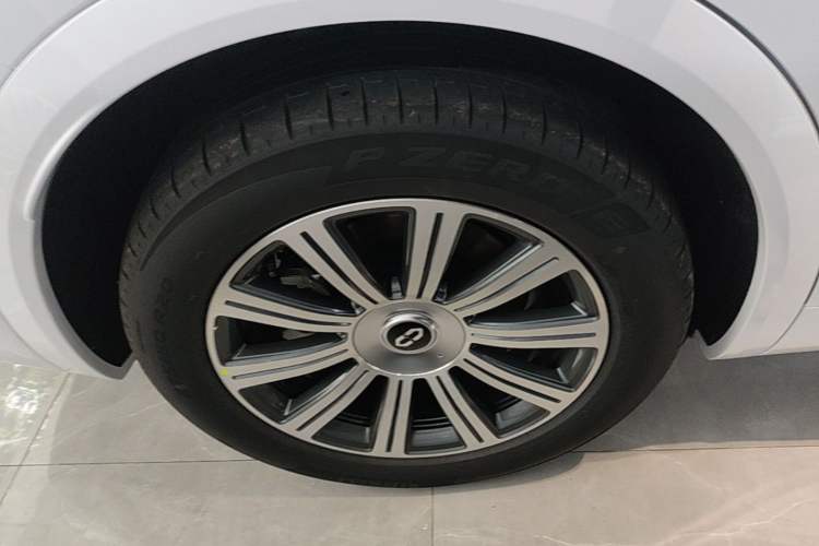 Used Hima AITO M8 2025 Extended-Range Max+ Version 53.4 kWh 5-Seater Edition Exterior 5