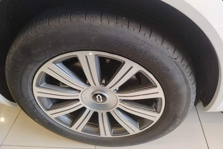 Used Hima AITO M8 2025 Extended-Range Max+ Version 53.4 kWh 6-Seater Edition Exterior 5