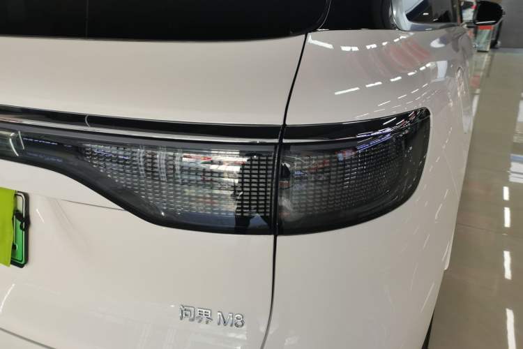 Used Hima AITO M8 2025 Extended-Range Max+ Version 53.4 kWh 6-Seater Edition Exterior 6
