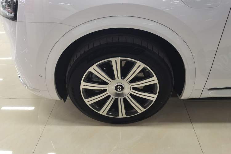 Used Hima AITO M8 2025 Extended-Range Max+ Version 53.4 kWh 6-Seater Edition Exterior 7