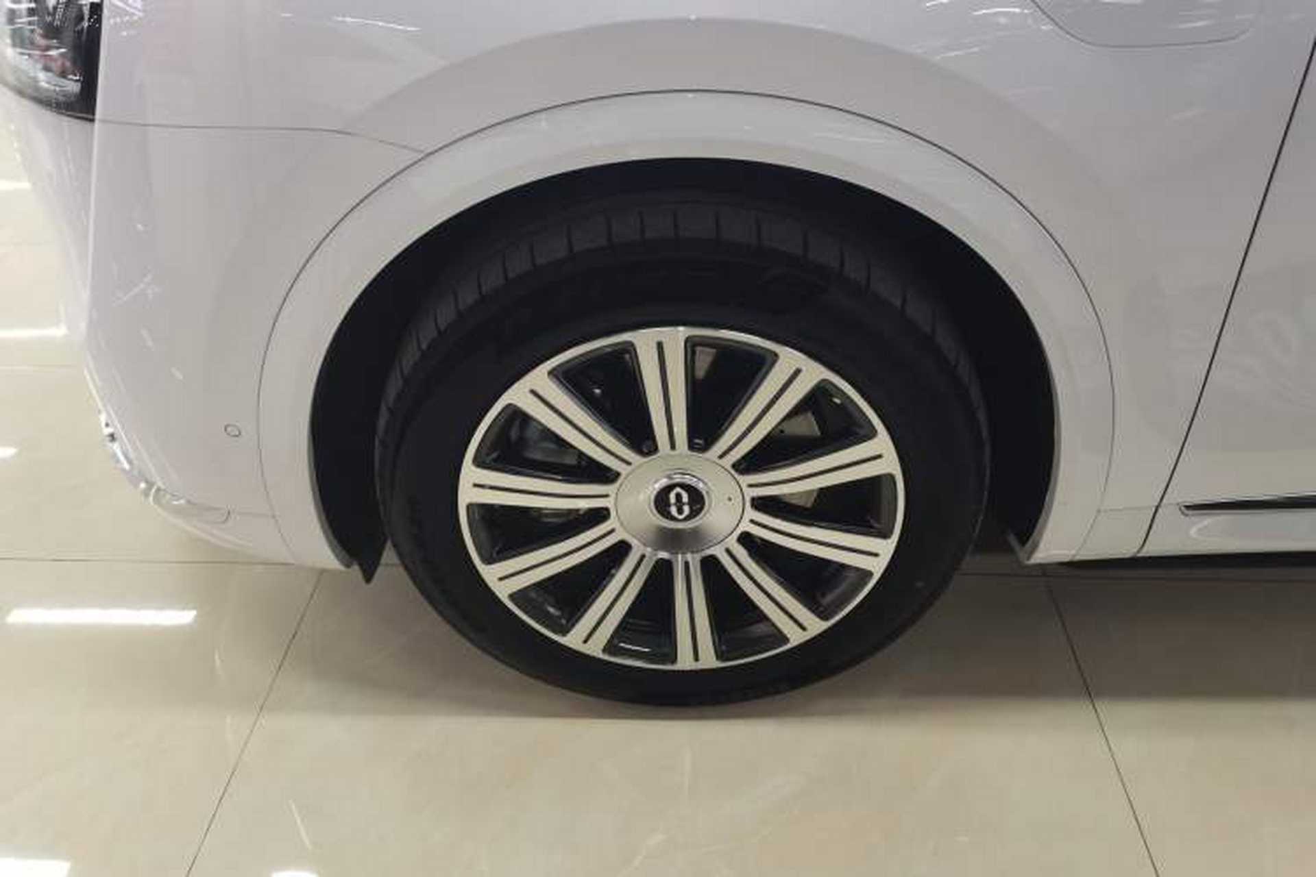Used Hima AITO M8 2025 Extended-Range Max+ Version 53.4 kWh 6-Seater Edition Exterior 7