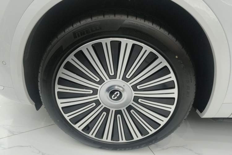 Used Hima AITO M8 2025 Extended-Range Max+ Version 53.4 kWh 5-Seater Edition Exterior 7