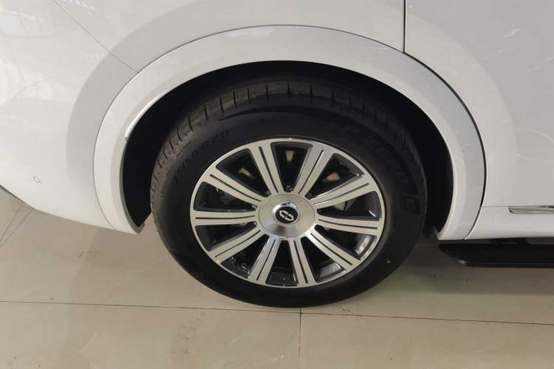 Used Hima AITO M8 2025 Extended-Range Max+ Version 53.4 kWh 6-Seater Edition Exterior 8