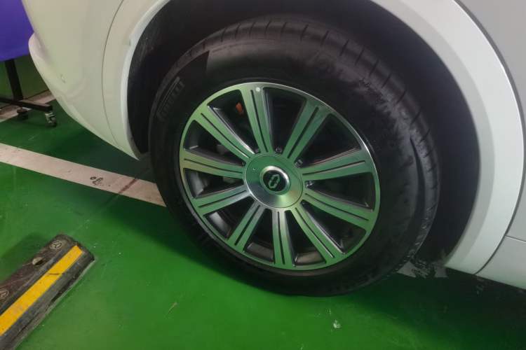 Used Hima AITO M8 2025 Extended-Range Max+ Version 53.4 kWh 6-Seater Edition Exterior 8