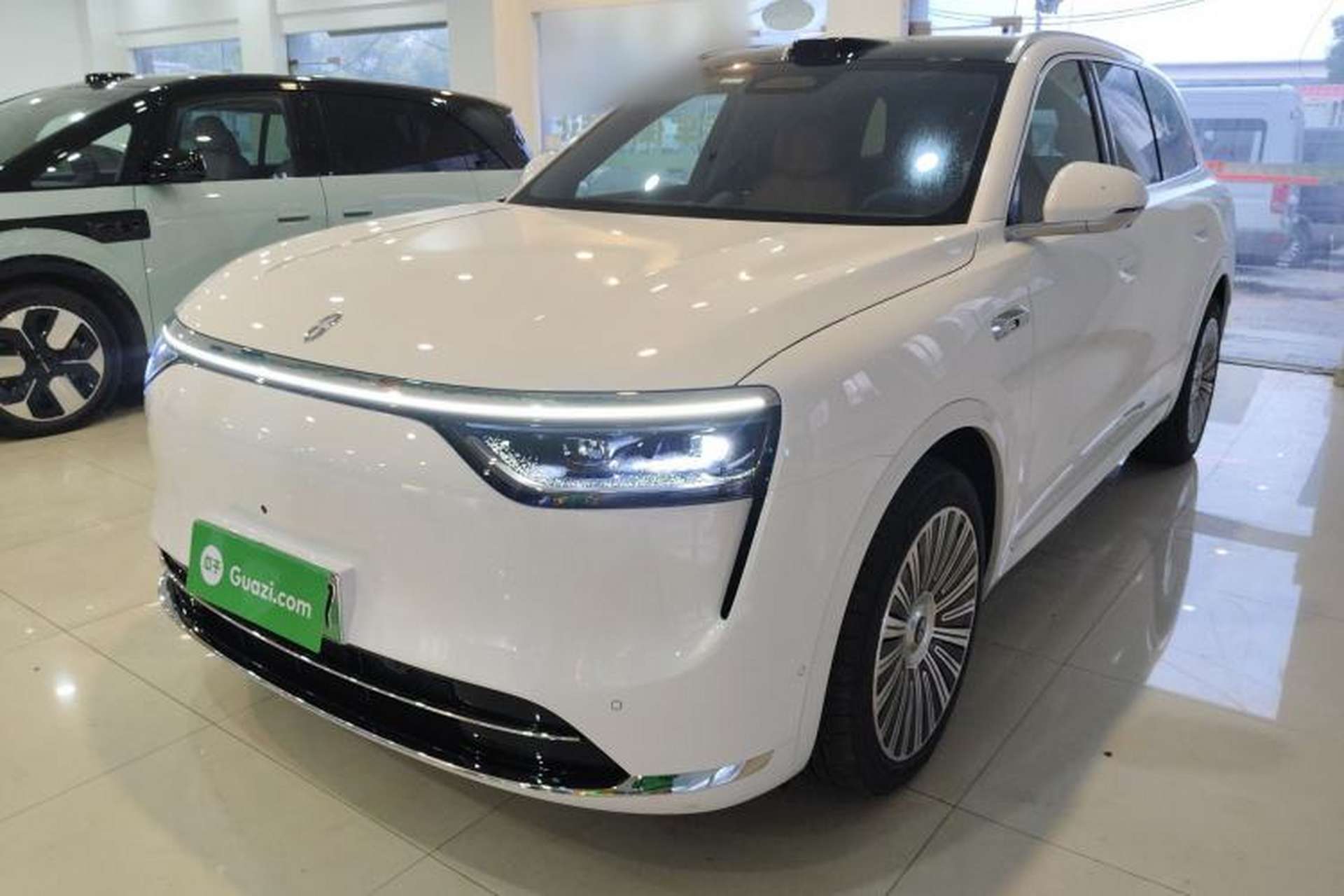 Used Hima AITO M8 2025 Extended-Range Ultra Version 53.4 kWh 5-Seater Edition Front Left 45 Deg
