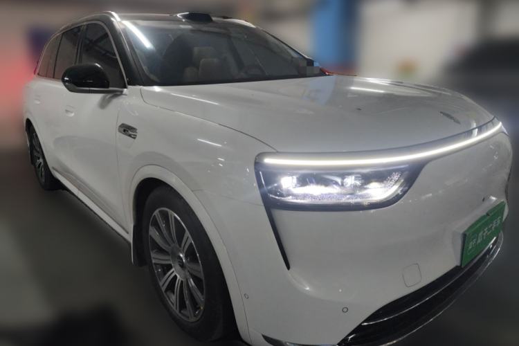 Used Hima AITO M8 2025 Extended-Range Ultra Version 53.4 kWh 6-Seater Edition Front Right 45 Deg