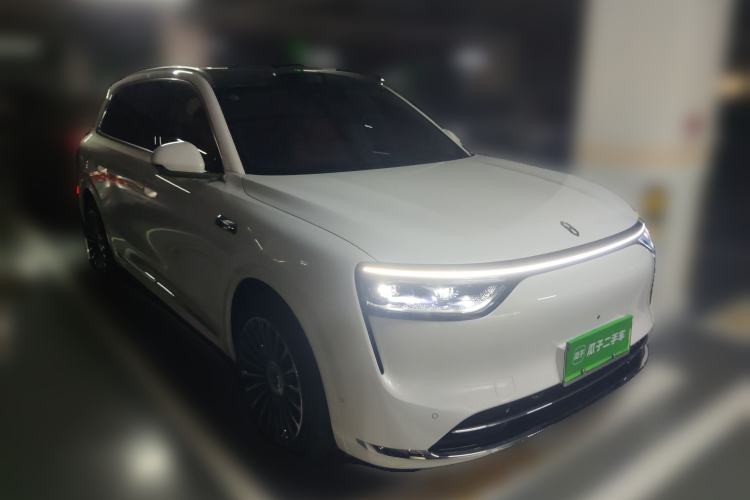 Used Hima AITO M8 2025 Extended-Range Ultra Version 53.4 kWh 6-Seater Edition Front Right 45 Deg
