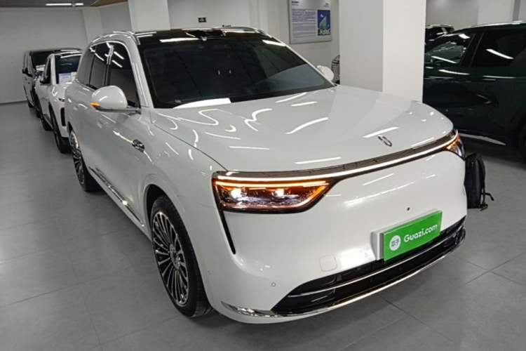 Used Hima AITO M8 2025 Extended-Range Max+ Version 53.4 kWh 5-Seater Edition Front Right 45 Deg