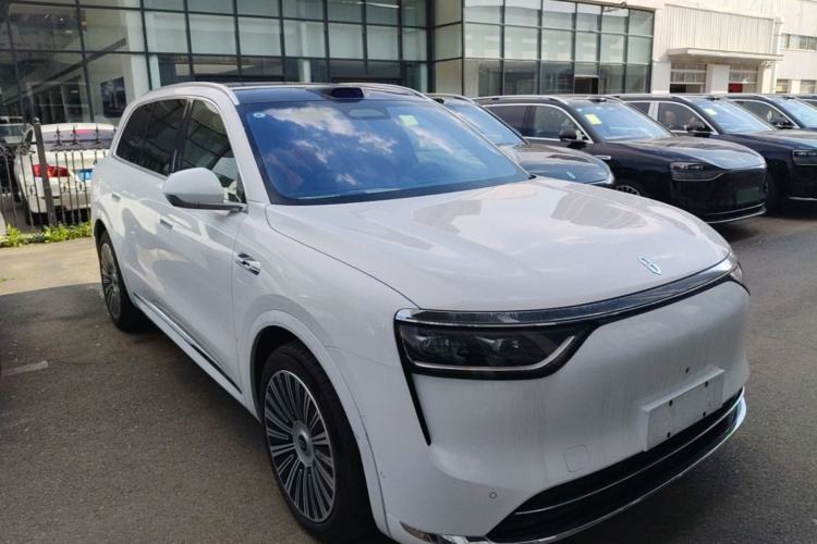Used Hima AITO M8 2025 Extended-Range Ultra Version 53.4 kWh 6-Seater Edition Front Right 45 Deg