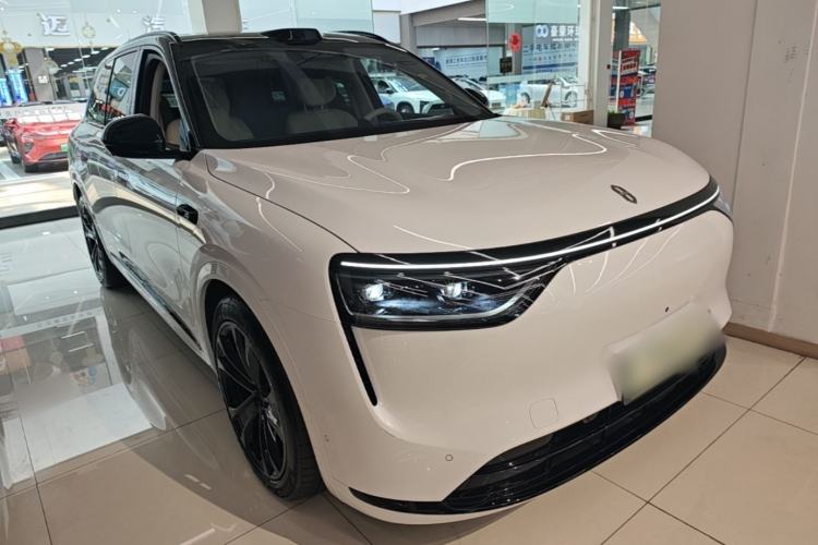Used Hima AITO M8 2025 Extended-Range Max+ Version 53.4 kWh 6-Seater Edition Front Right 45 Deg