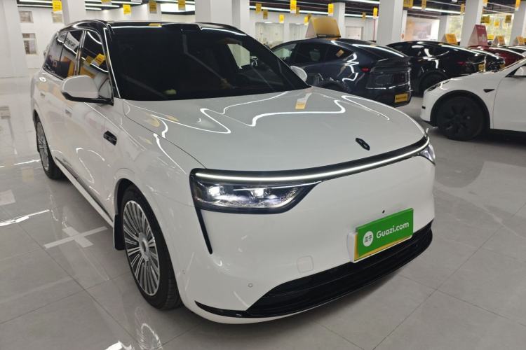 Used Hima AITO M8 2025 Extended-Range Ultra Version 53.4 kWh 6-Seater Edition Front Right 45 Deg