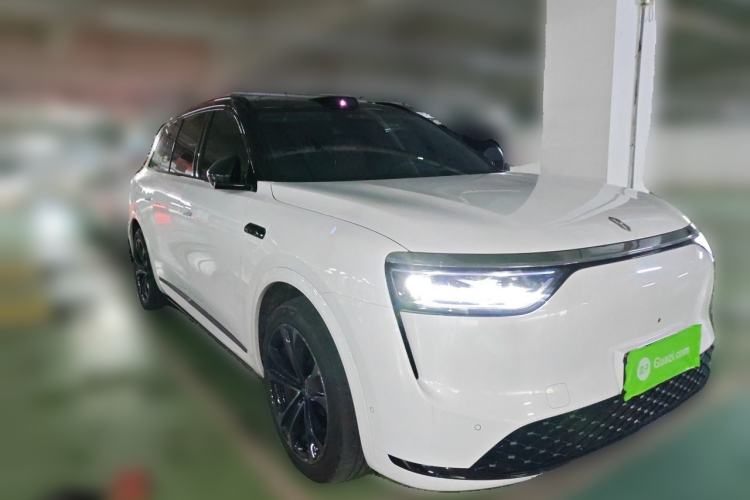 Used Hima AITO M8 2025 Extended-Range Ultra Version 53.4 kWh 6-Seater Edition Front Right 45 Deg