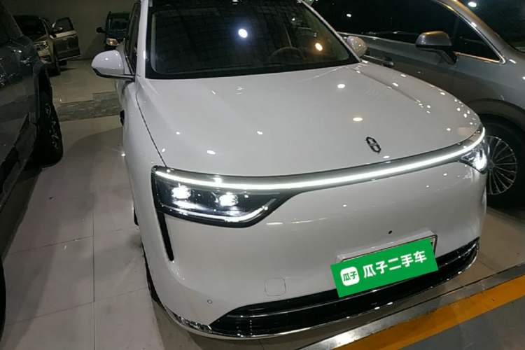 Used Hima AITO M8 2025 Extended-Range Max+ Version 53.4 kWh 6-Seater Edition Front Right 45 Deg