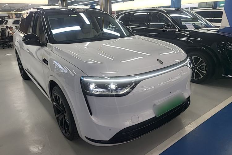 Used Hima AITO M8 2025 Extended-Range Max+ Version 53.4 kWh 6-Seater Edition Front Right 45 Deg