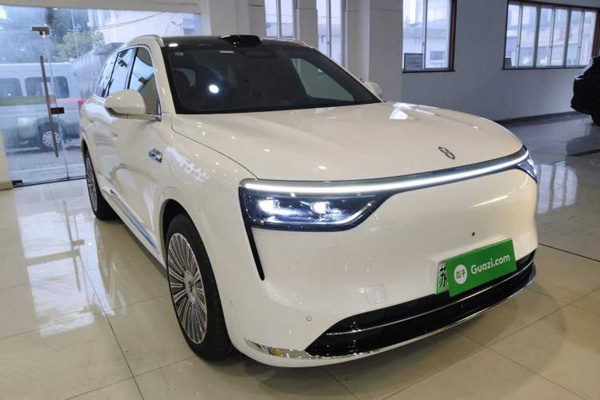 Used Hima AITO M8 2025 Extended-Range Ultra Version 53.4 kWh 5-Seater Edition Front Right 45 Deg