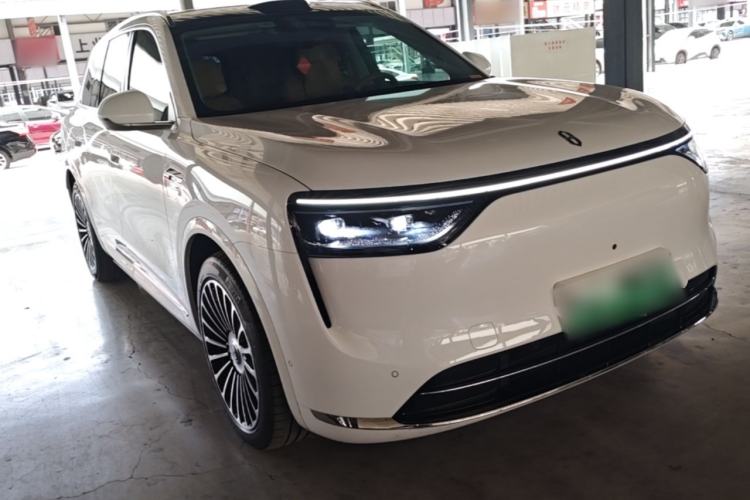 Used Hima AITO M8 2025 Extended-Range Ultra Version 53.4 kWh 6-Seater Edition Front Right 45 Deg