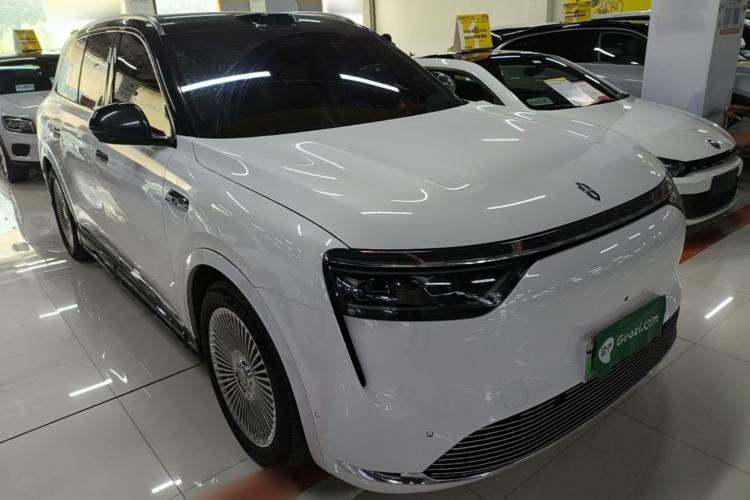 Used Hima AITO M8 2025 Extended-Range Max+ Version 53.4 kWh 6-Seater Edition Front Right 45 Deg