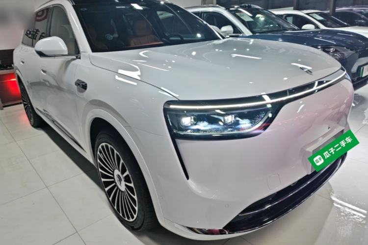 Used Hima AITO M8 2025 Extended-Range Ultra Version 53.4 kWh 6-Seater Edition Front Right 45 Deg