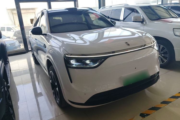 Used Hima AITO M8 2025 Extended-Range Ultra Version 53.4 kWh 6-Seater Edition Front Right 45 Deg