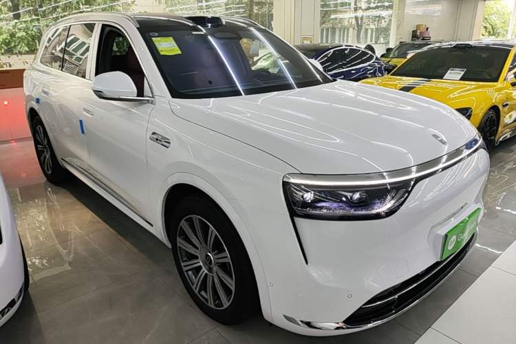Used Hima AITO M8 2025 Extended-Range Max+ Version 53.4 kWh 5-Seater Edition Front Right 45 Deg