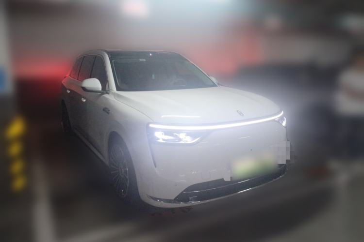 Used Hima AITO M8 2025 Extended-Range Ultra Version 53.4 kWh 6-Seater Edition Front Right 45 Deg