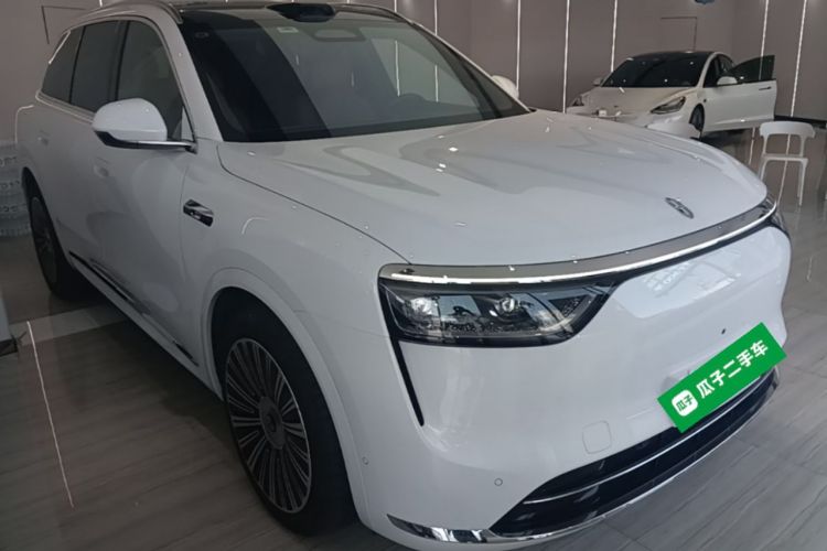 Used Hima AITO M8 2025 Extended-Range Ultra Version 53.4 kWh 6-Seater Edition Front Right 45 Deg