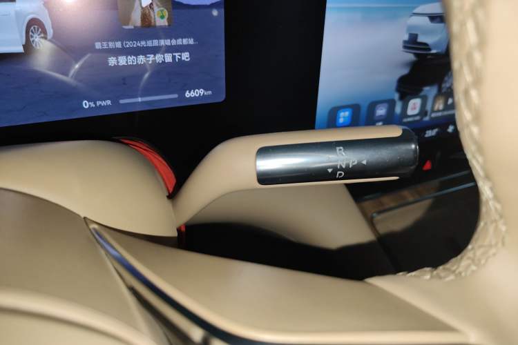 Used Hima AITO M8 2025 Extended-Range Ultra Version 53.4 kWh 6-Seater Edition Gear Lever