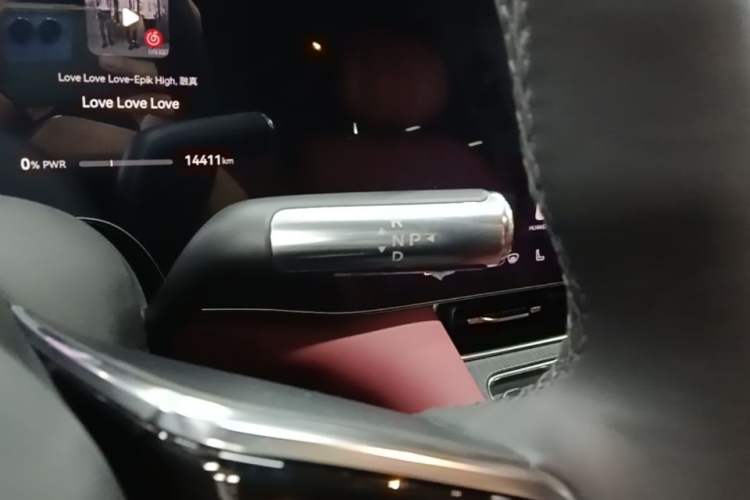 Used Hima AITO M8 2025 Extended-Range Max+ Version 53.4 kWh 5-Seater Edition Gear Lever