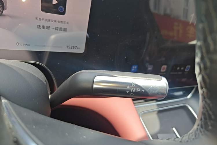 Used Hima AITO M8 2025 Extended-Range Max+ Version 53.4 kWh 6-Seater Edition Gear Lever