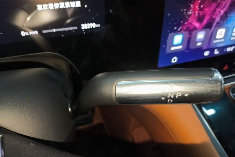 Used Hima AITO M8 2025 Extended-Range Max+ Version 53.4 kWh 6-Seater Edition Gear Lever