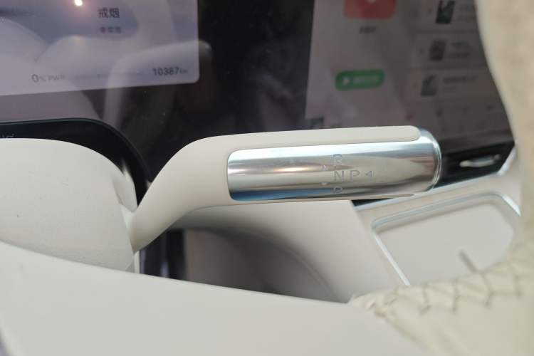 Used Hima AITO M8 2025 Extended-Range Max+ Version 53.4 kWh 6-Seater Edition Gear Lever