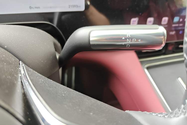 Used Hima AITO M8 2025 Extended-Range Max+ Version 53.4 kWh 6-Seater Edition Gear Lever
