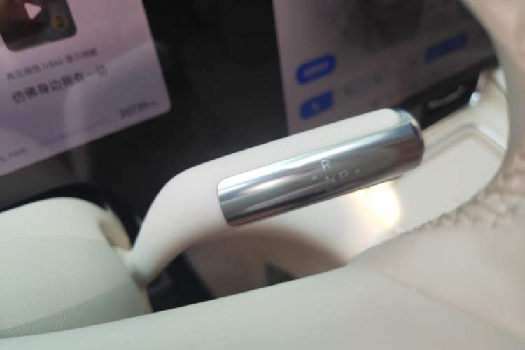 Used Hima AITO M8 2025 Extended-Range Max+ Version 53.4 kWh 6-Seater Edition Gear Lever